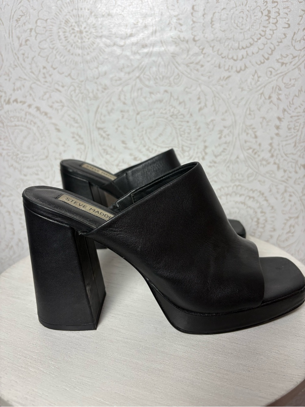 Steve Madden “ pillars” heeled mules 90s look